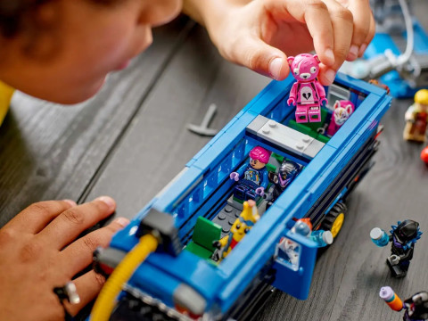 LEGO FORTNITE 77073 Bus bojowy - Galeria zdjęcie 9