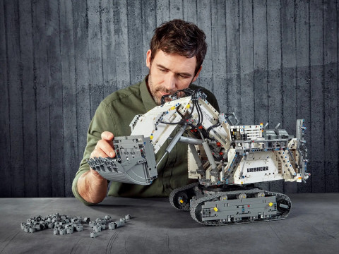 LEGO TECHNIC 42100-13.jpg