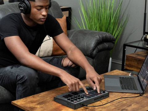 AKAI MPK MINI 3 GREY - Mini klawiatura sterująca - Galeria zdjęcie 5