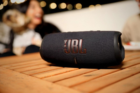 Głośnik JBL Charge 5 (czarny, bezprzewodowy) - Galeria zdjęcie 6