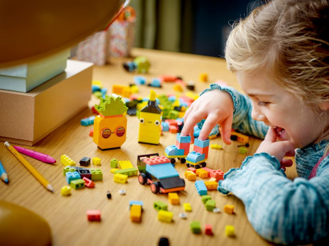 LEGO Classic 11027 Kreatywna zabawa neonowymi kolorami - Galeria zdjęcie 12