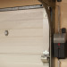 Yale Inteligentny sterownik do garażu 1x Smart Opener , 1x Door Position Sensor, 1x Magnes, 2x Dodatkowy kabel, 2x Taśma instalacyjna - Galeria zdjęcie 3