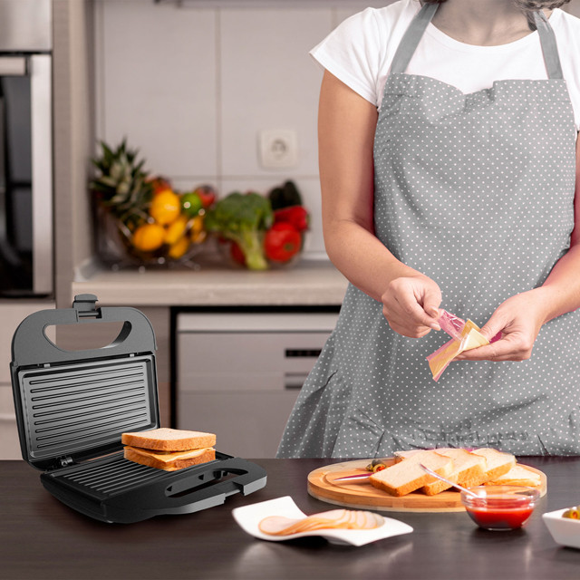 Opiekacz do kanapek Black+Decker BXSA752E - zdjęcie 1
