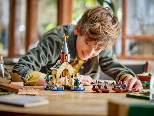 LEGO Harry Potter 76426 Dom na wodzie przy Hogwarcie - zdjęcie 3