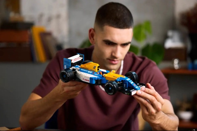 LEGO ICONS 10353 Williams Racing FW14B i Nigel Mansell - zdjęcie 3