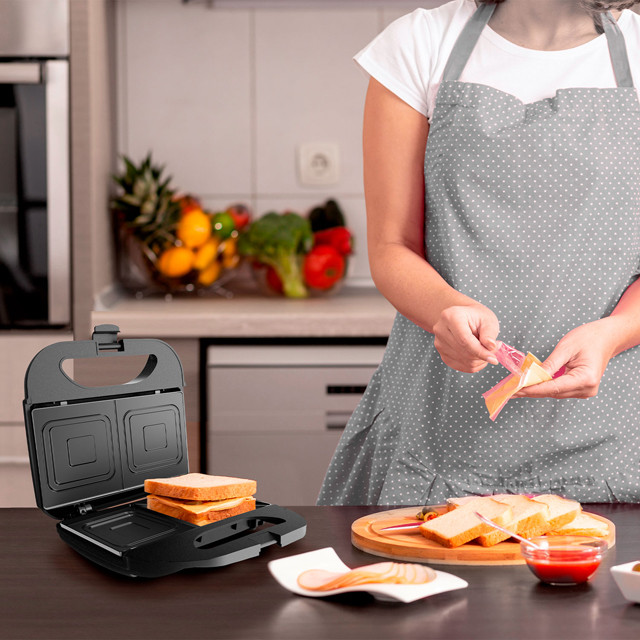 Opiekacz do kanapek Black+Decker BXSA753E - zdjęcie 1