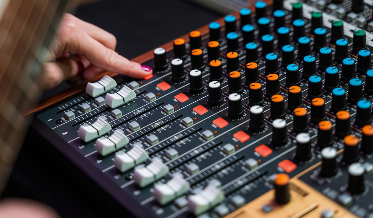 Tascam Model 12 - 10-kanałowy mikser z 12-ścieżkowym rejestratorem - zdjęcie 3