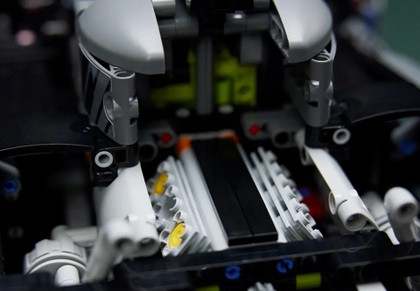 LEGO Technic 42156 PEUGEOT 9X8 24H Le Mans Hybrid - zdjęcie 4