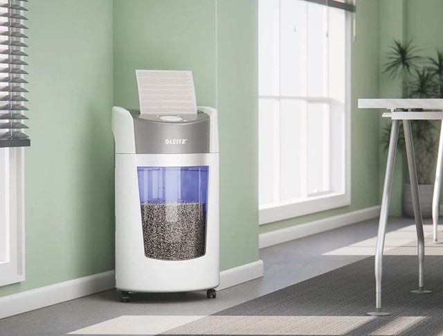 LEITZ Niszczarka IQ OptiMax Office 35 L, P-5, Ścinki 2x15, Automatyczny Start/Stop, Funkcja cofania, Obrotowy pojemnik - 33% większa pojemność na ścinki - zdjęcie 5