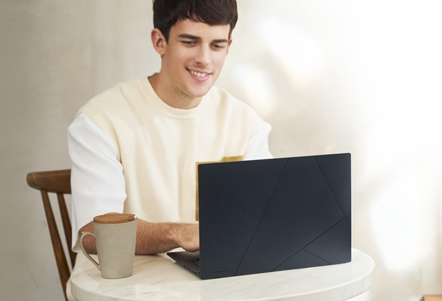 ASUS Zenbook 14 OLED UX3402VA-KN593X i7-13700H 14.0" 2.8K 90Hz 400nits Glossy 16GB LPDDR5 SSD1TB Intel Iris Xe Graphics WLAN+BT Cam1080p Backlit Keyboard 75WHrs Win 11 Pro Ponder Blue - zdjęcie 10