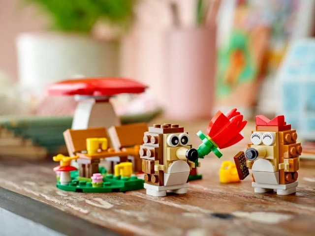 LEGO Icons 40711 - Piknik pary jeżyków - zdjęcie 3