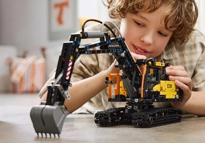LEGO Technic 42175 Ciężarówka Volvo FMX i koparka EC230 Electric - zdjęcie 7