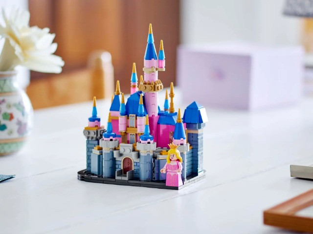 LEGO Disney 40720 Mały zamek Śpiącej Królewny Disneya - zdjęcie 3