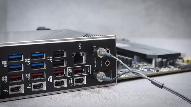 Płyta główna ASUS ROG MAXIMUS Z890 EXTREME (90MB1IA0-M0EAY0) - zdjęcie 18