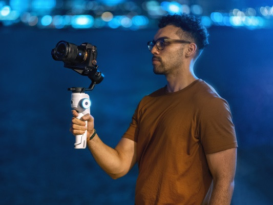 Gimbal do aparatu Moza AirCross 2 - zdjęcie 15
