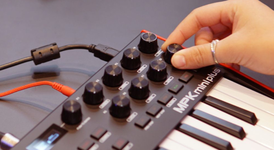 AKAI MPK MINI PLUS - Mini klawiatura sterująca - zdjęcie 9