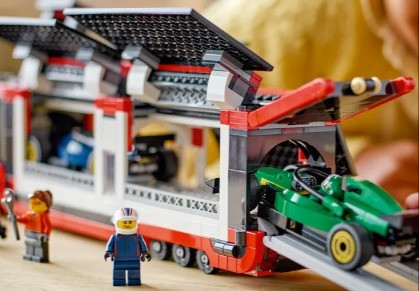 LEGO CITY 60445 F1 Ciężarówka z bolidami RB20 i AMR24 F1 - zdjęcie 5