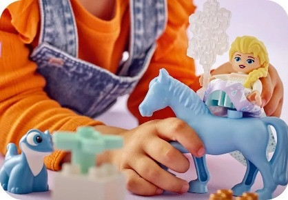 LEGO Disney 10418 Elza i Bruni w Zaczarowanym Lesie - zdjęcie 3