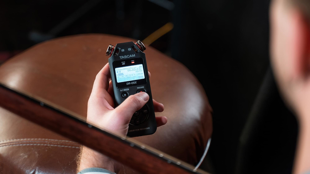 Tascam DR-05X - Przenośny rejestrator cyfrowy z interfejsem USB, zapis na karcie pamięci microSD - zdjęcie 2