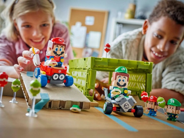 LEGO SUPER MARIO 72034 Mario Kart - Baby Mario kontra Baby Luigi - zdjęcie 6
