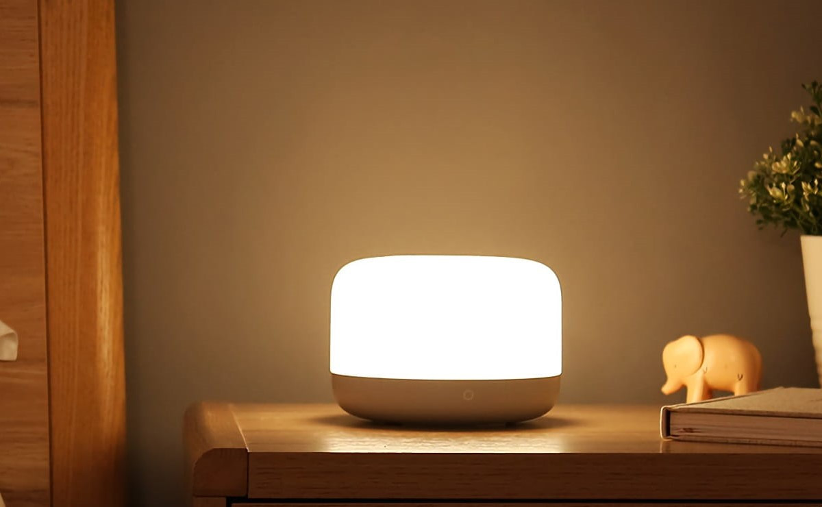 Inteligentna lampka nocna Yeelight Bedside D2 YLCT01YL - zdjęcie 1