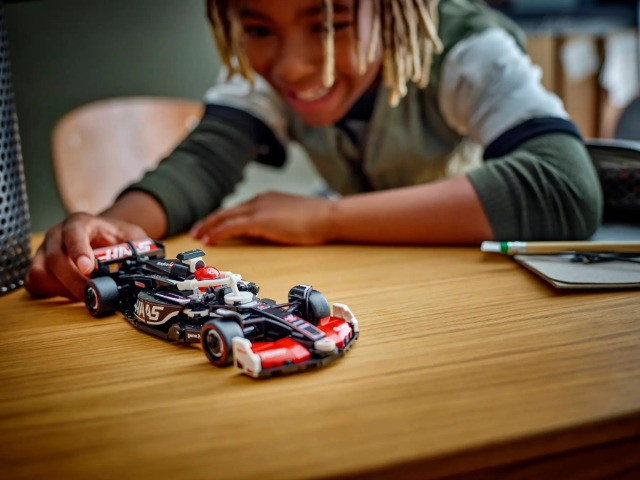 LEGO Speed Champions 77250 Bolid F1® MoneyGram Haas Team VF-24 - zdjęcie 6