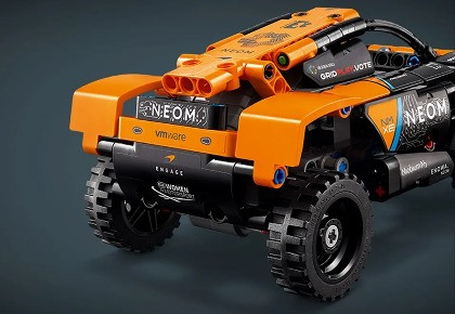 LEGO TECHNIC 42166 NEOM McLaren Extreme E Race Car - zdjęcie 4