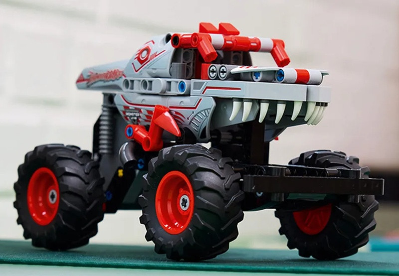 LEGO TECHNIC 42200 Monster Jam™ ThunderROARus™ z napędem typu pull-back - zdjęcie 5