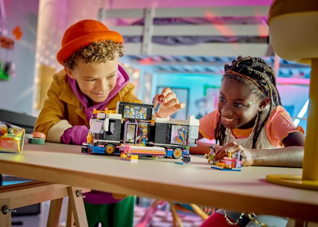 LEGO Friends 42619 Autobus koncertowy gwiazdy popu - zdjęcie 3
