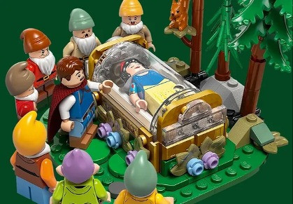 LEGO 43242 Disney Chatka Królewny Śnieżki i siedmiu krasnoludków - zdjęcie 5