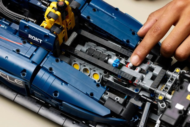 LEGO Technic 42206 Bolid F1 Oracle Red Bull Racing RB20 - zdjęcie 4