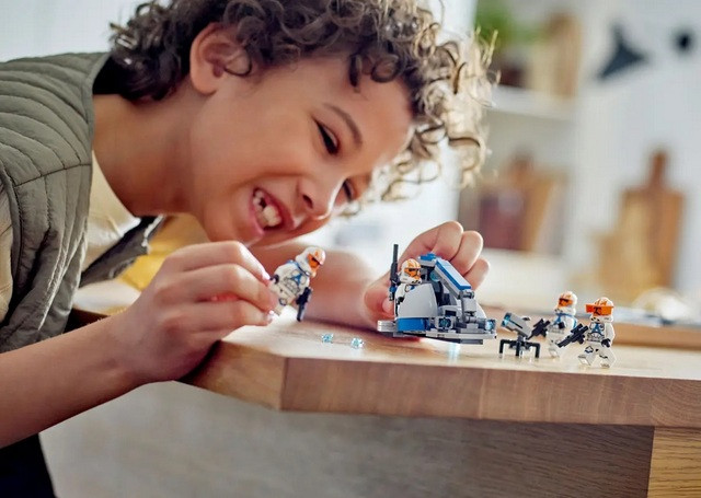 LEGO Star Wars TM 75359 Zestaw bitewny z 332. oddziałem klonów Ahsoki - zdjęcie 3