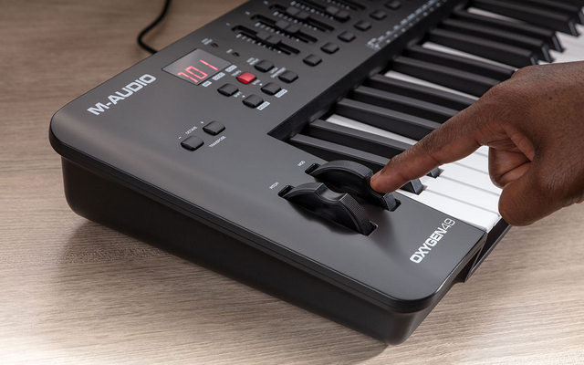 M-AUDIO Oxygen 49 MKV - Klawiatura Sterująca - zdjęcie 4
