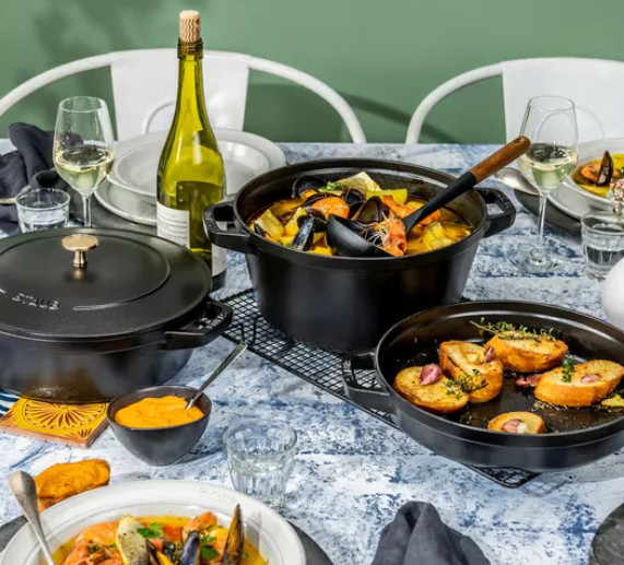 Zestaw 3 naczyń żeliwnych z pokrywką STAUB 40508-386-0 - czarny 24 cm - zdjęcie 1