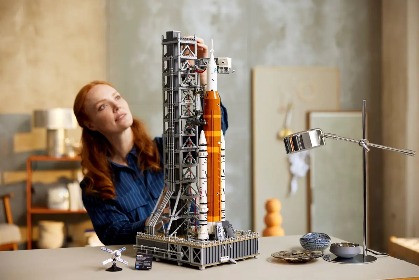 LEGO Icons 10341 Rakieta SLS NASA Artemis - zdjęcie 2