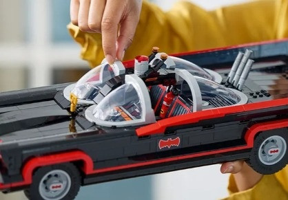 LEGO Batman 76328 The Classic TV Series Batmobile - zdjęcie 4