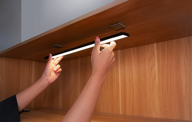 Lampka do szafy z czujnikiem ruchu Yeelight Closet Light 60cm YLCG006-b (czarny) 2700K - zdjęcie 4