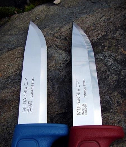 Nóż Morakniv BASIC 511 - Carbon Steel - Czerwony - zdjęcie 2