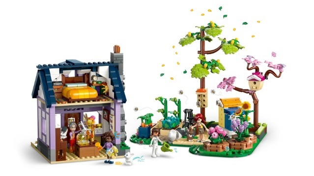 LEGO FRIENDS 42669 Dom pszczelarzy i kwiatowy ogród - zdjęcie 2