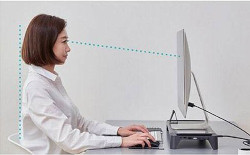 POUT Eyes8 – Podstawka pod monitor w kolorze białym z funkcją szybkiego i bezprzewodowego ładowania. Wielofunkcyjne rozwiązanie 3-w-1, które łączy ergonomię pracy z wygodą ładowania urządzeń mobilnych. - zdjęcie 7
