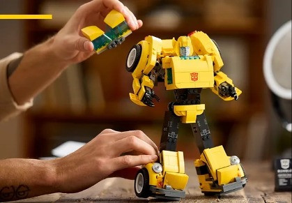 LEGO 10338 ICONS Bumblebee - zdjęcie 4