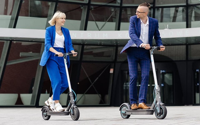 Hulajnoga elektryczna Motus Scooty 8,5 turkus - zdjęcie 3