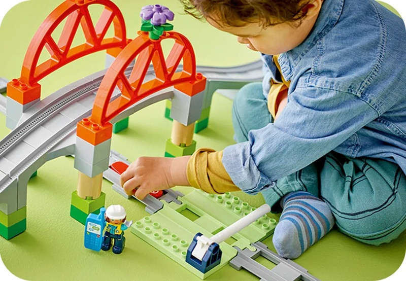 LEGO DUPLO TOWN 10426 Most i tory kolejowe - zestaw rozszerzający - zdjęcie 5