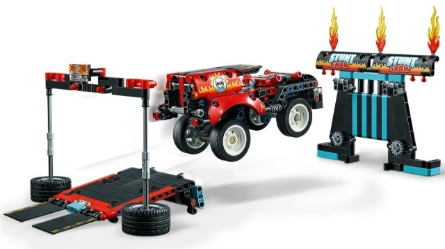 LEGO Technic 42106 - Furgonetka i motocykl kaskaderski - zdjęcie 3