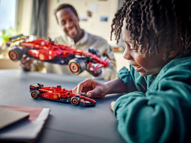 LEGO Speed Champions 77242 Bolid F1® Ferrari SF-24 V29 - zdjęcie 6