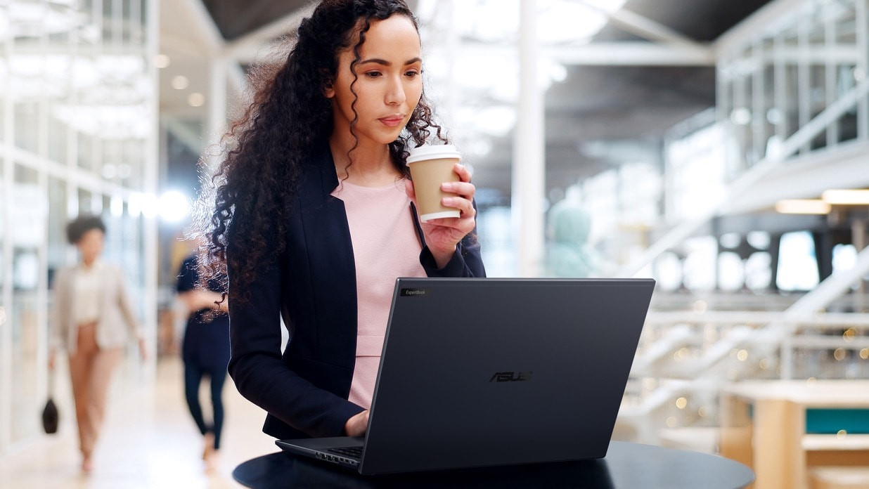 ASUS ExpertBook B5 B5604CVA-Q90135X i5-1335U 16.0"WUXGA 300nits AG Wide View 16GB DDR5 SSD512 Intel Iris Xe Graphics Cam1080p Backlit Kb 63WHrs W11Pro Black 3Y OnSite - zdjęcie 4