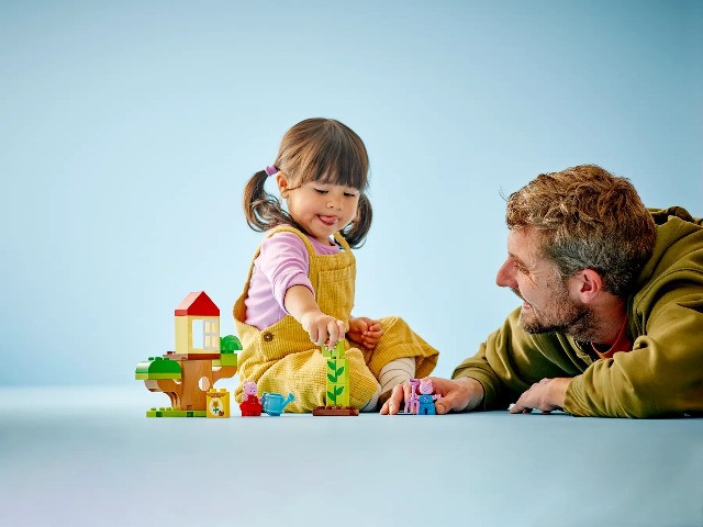 LEGO Peppa Pig 10431 Ogród i domek na drzewie Peppy - zdjęcie 6