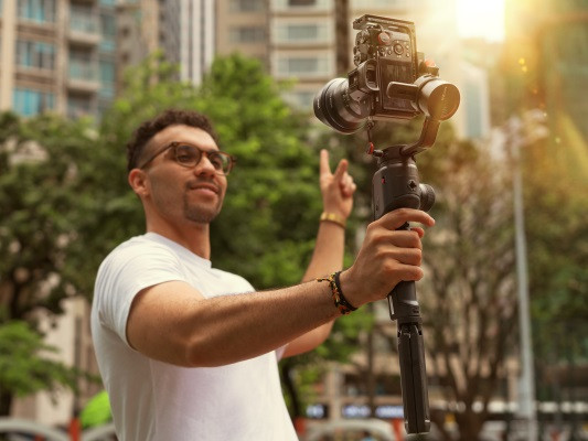 Gimbal do aparatu Moza AirCross 2 - zdjęcie 14
