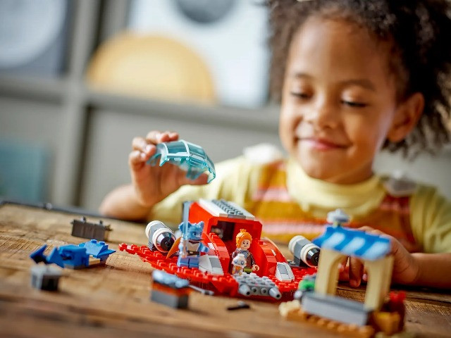 LEGO Star Wars 75384 Karmazynowy Jastrząb - zdjęcie 6