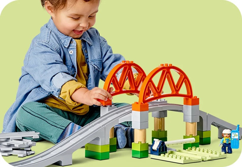LEGO DUPLO TOWN 10426 Most i tory kolejowe - zestaw rozszerzający - zdjęcie 4